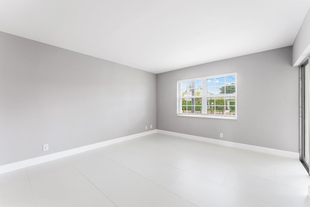 Active With Contract: $3,200 (2 beds, 2 baths, 1143 Square Feet)
