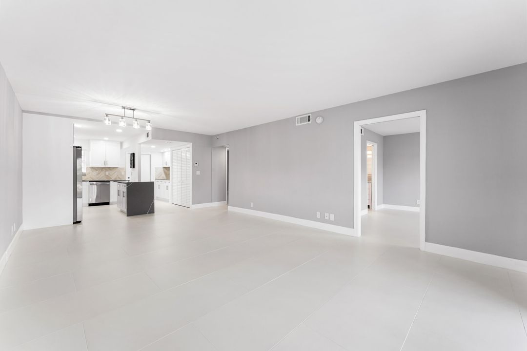 Active With Contract: $3,200 (2 beds, 2 baths, 1143 Square Feet)