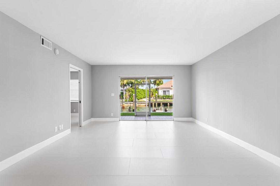 Active With Contract: $3,200 (2 beds, 2 baths, 1143 Square Feet)