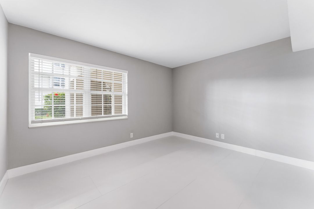 Active With Contract: $3,200 (2 beds, 2 baths, 1143 Square Feet)