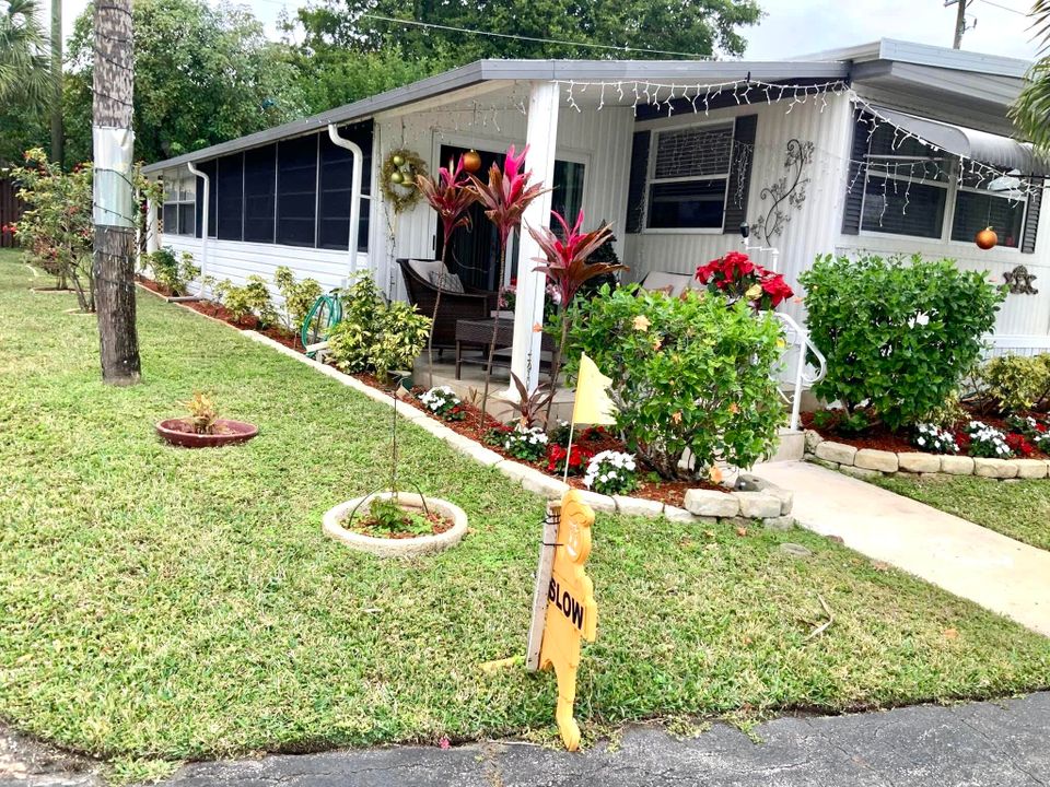 For Sale: $125,000 (2 beds, 1 baths, 672 Square Feet)