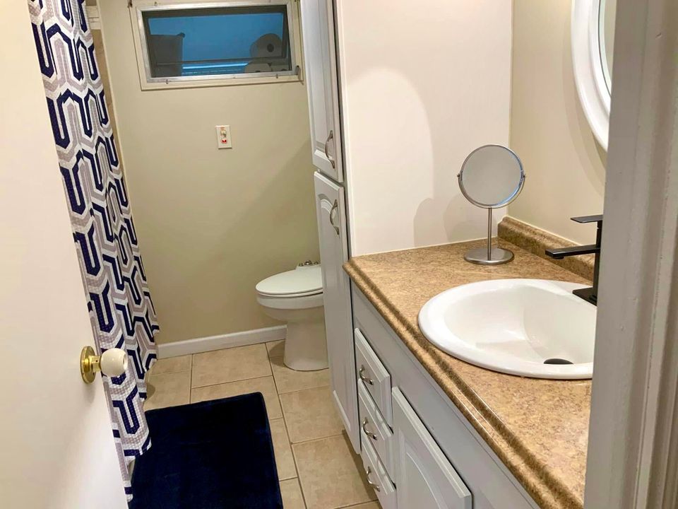 For Sale: $125,000 (2 beds, 1 baths, 672 Square Feet)