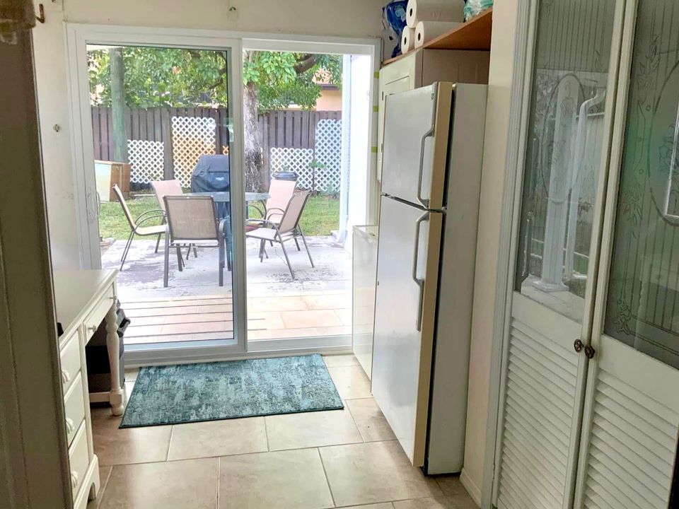 For Sale: $125,000 (2 beds, 1 baths, 672 Square Feet)