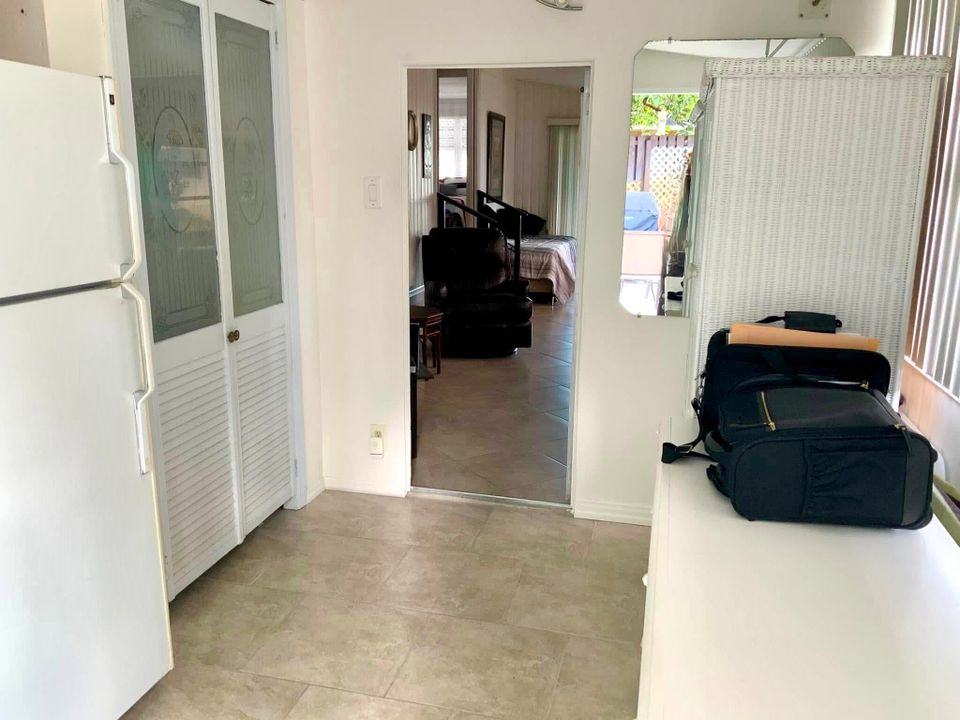 For Sale: $125,000 (2 beds, 1 baths, 672 Square Feet)