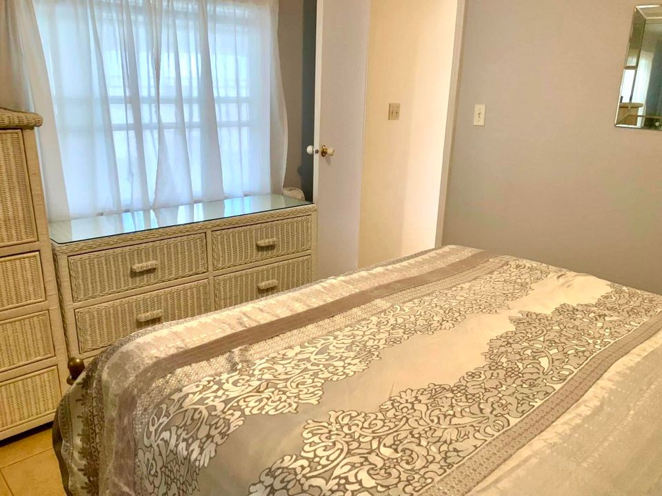 For Sale: $125,000 (2 beds, 1 baths, 672 Square Feet)