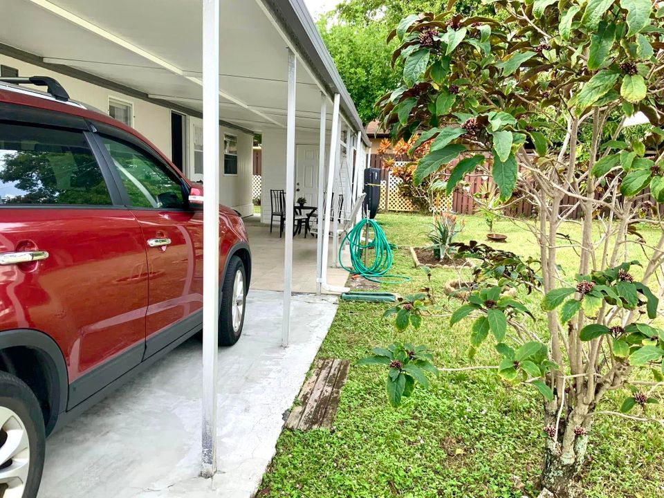 For Sale: $125,000 (2 beds, 1 baths, 672 Square Feet)