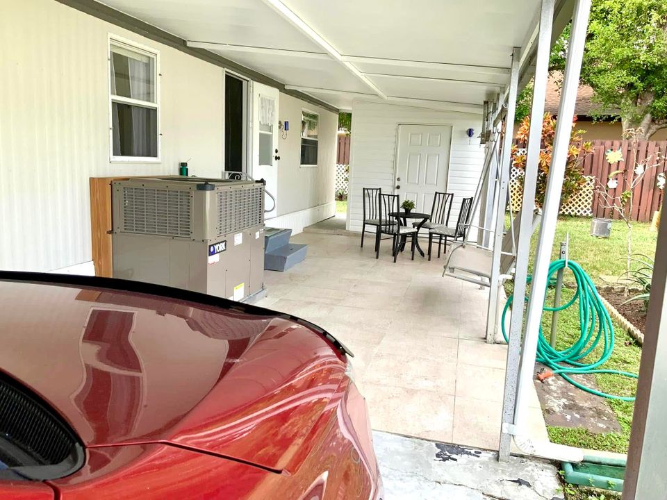 For Sale: $125,000 (2 beds, 1 baths, 672 Square Feet)