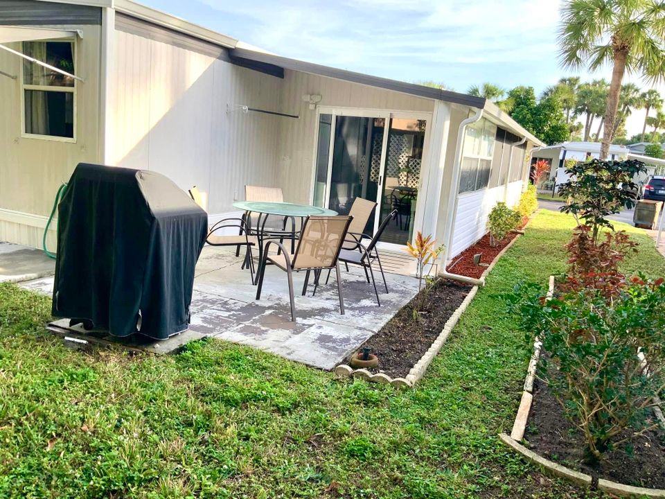 For Sale: $125,000 (2 beds, 1 baths, 672 Square Feet)