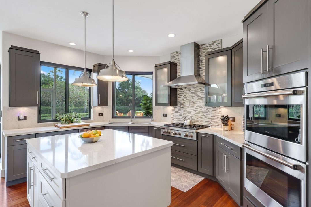 Active With Contract: $2,949,000 (5 beds, 5 baths, 5737 Square Feet)