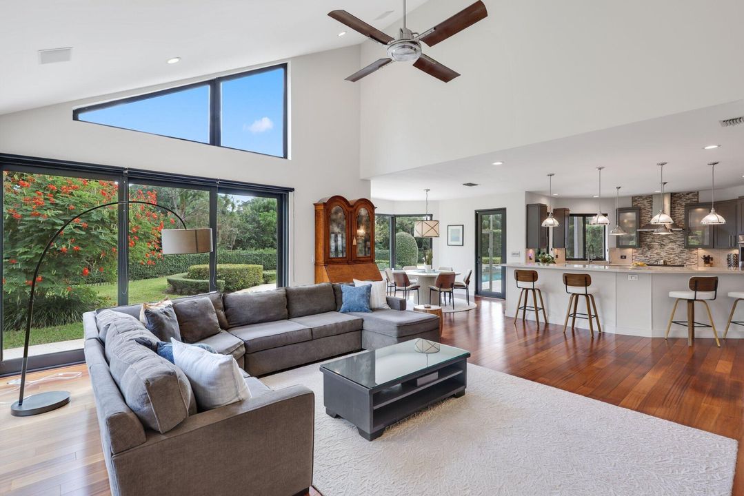 Active With Contract: $2,949,000 (5 beds, 5 baths, 5737 Square Feet)