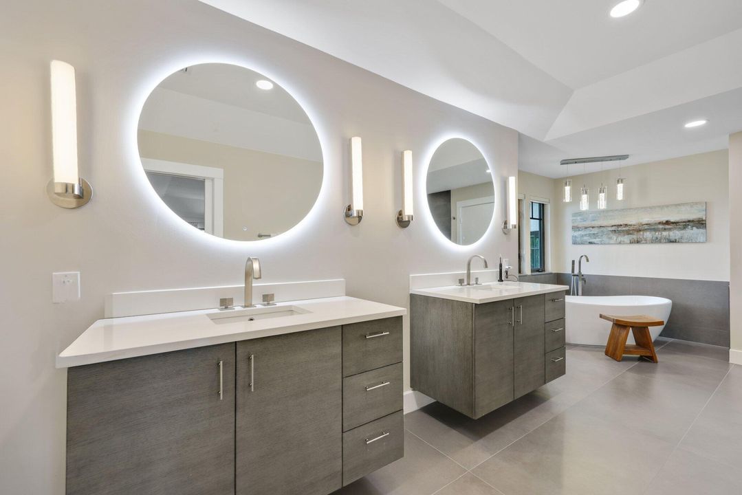 Active With Contract: $2,949,000 (5 beds, 5 baths, 5737 Square Feet)