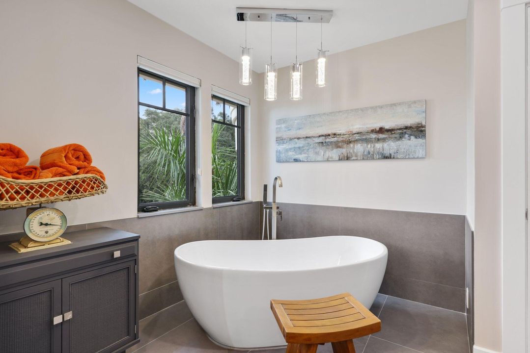 Active With Contract: $2,949,000 (5 beds, 5 baths, 5737 Square Feet)