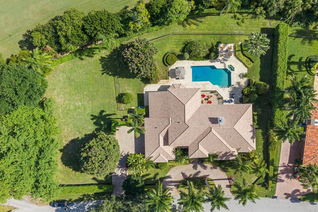 Active With Contract: $2,949,000 (5 beds, 5 baths, 5737 Square Feet)