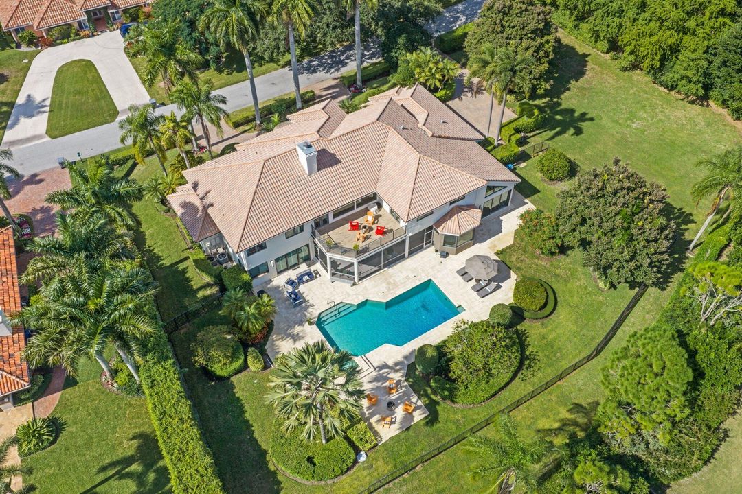 Active With Contract: $2,949,000 (5 beds, 5 baths, 5737 Square Feet)