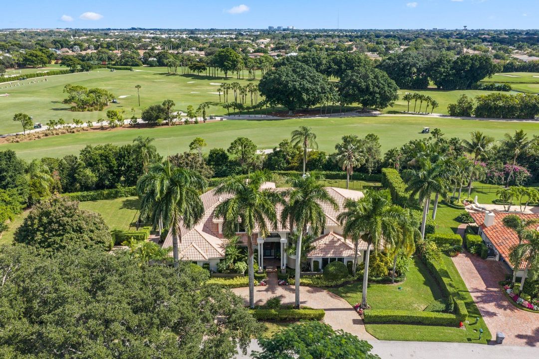 Active With Contract: $2,949,000 (5 beds, 5 baths, 5737 Square Feet)