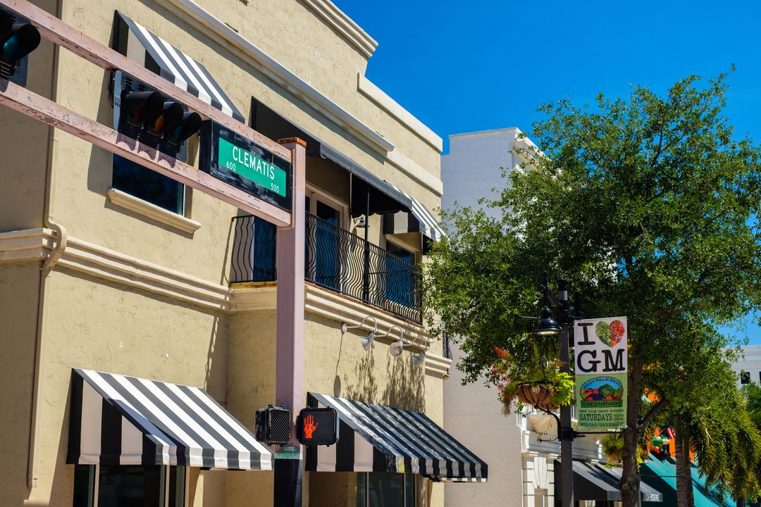 合同活跃: $365,000 (2 贝兹, 2 浴室, 1457 平方英尺)