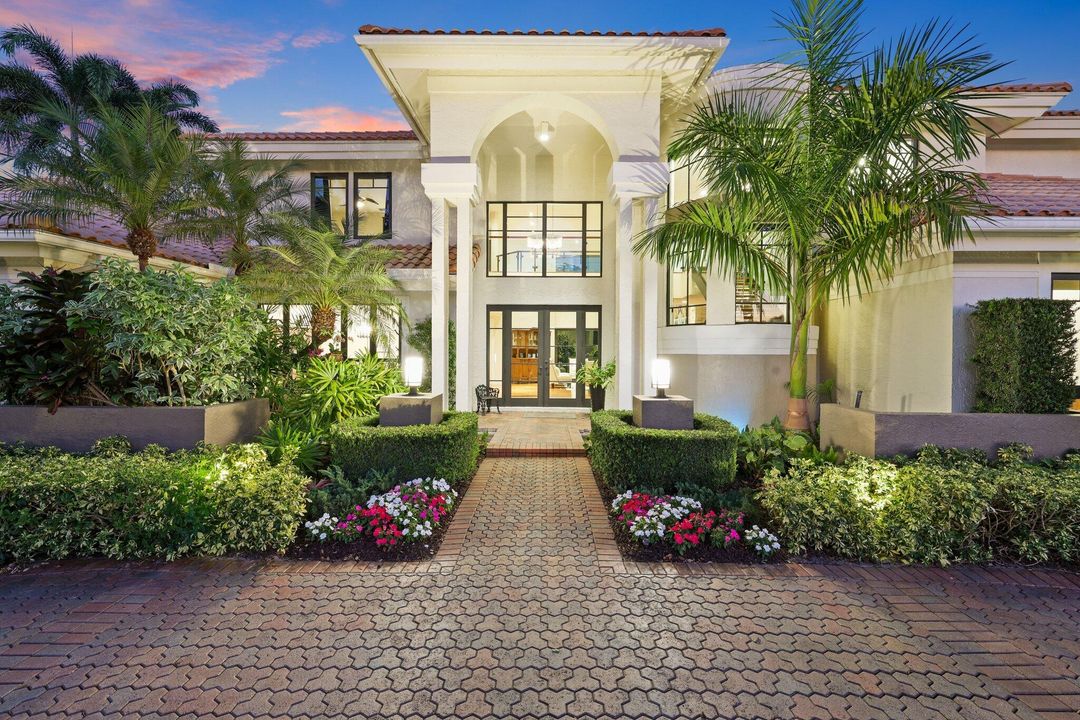 Active With Contract: $2,949,000 (5 beds, 5 baths, 5737 Square Feet)