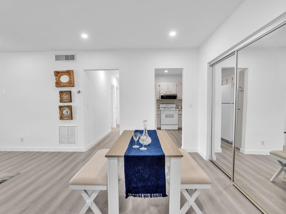 待售: $149,900 (2 贝兹, 2 浴室, 930 平方英尺)