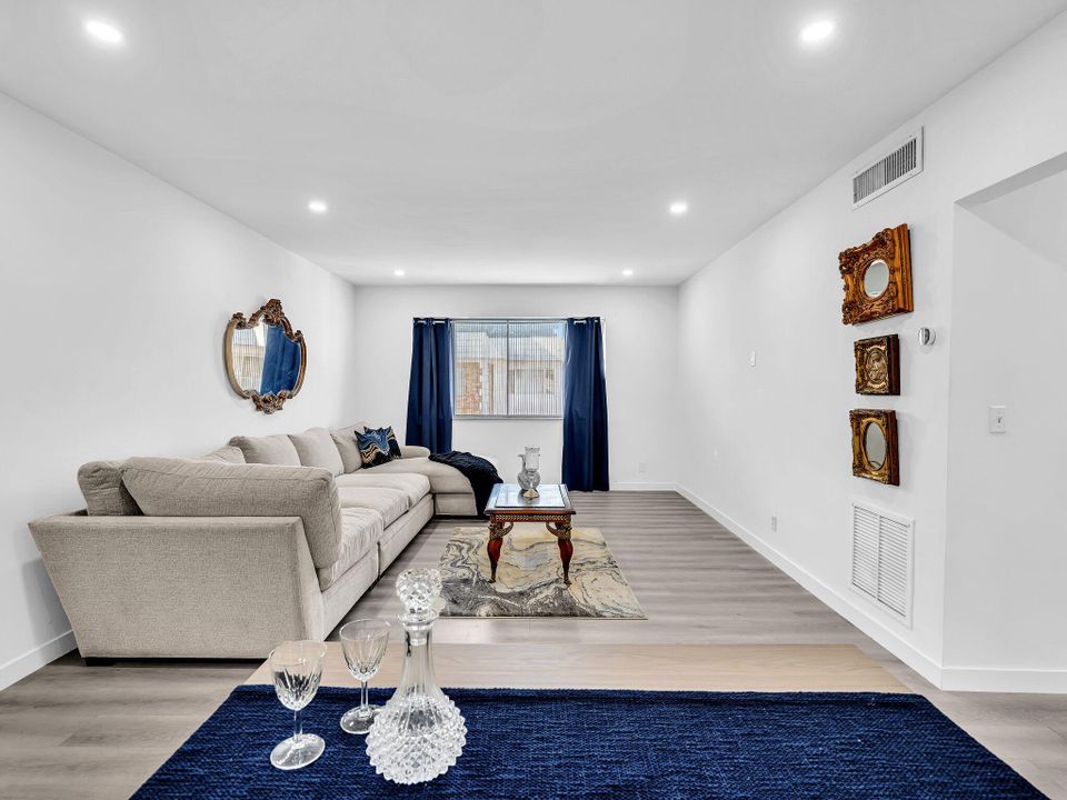 待售: $149,900 (2 贝兹, 2 浴室, 930 平方英尺)