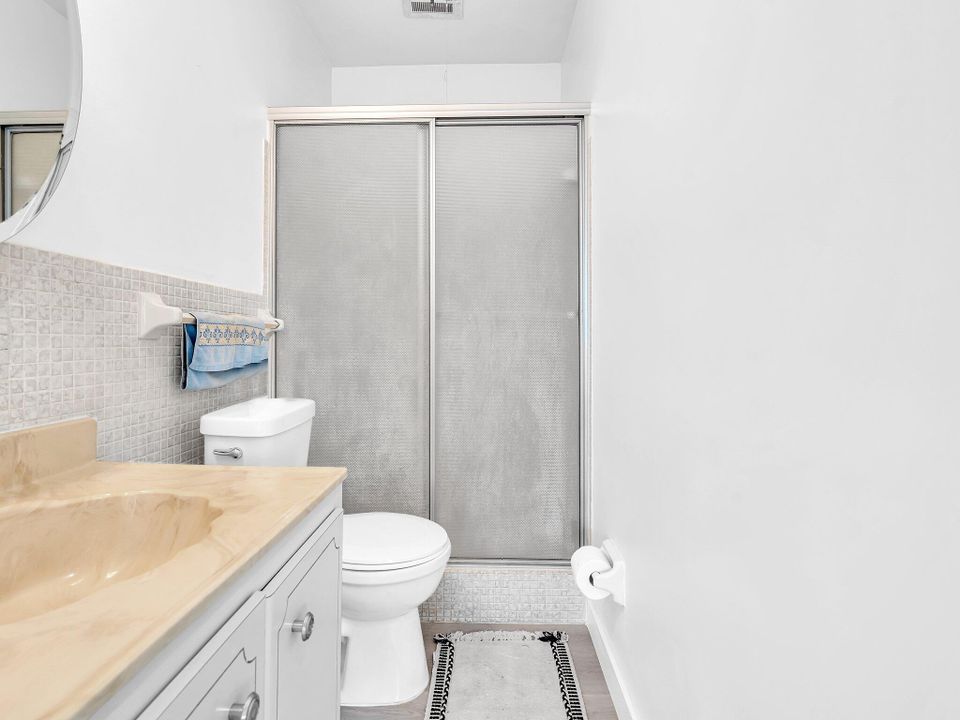 待售: $149,900 (2 贝兹, 2 浴室, 930 平方英尺)