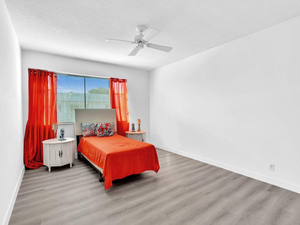 待售: $149,900 (2 贝兹, 2 浴室, 930 平方英尺)