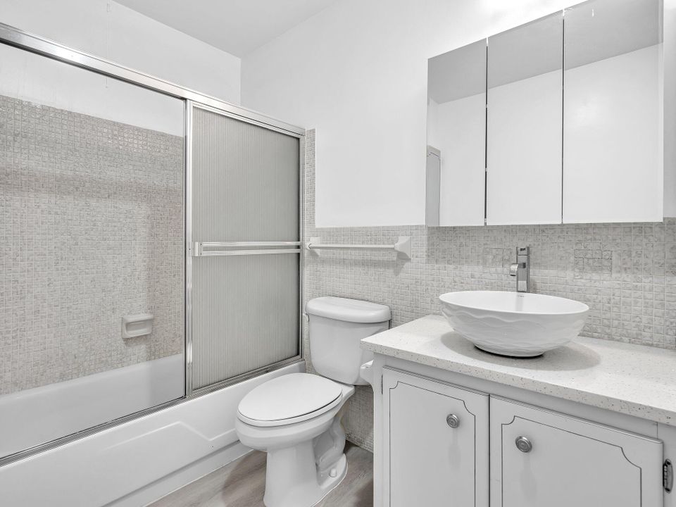 待售: $149,900 (2 贝兹, 2 浴室, 930 平方英尺)