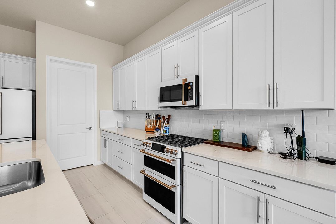 For Sale: $575,000 (3 beds, 2 baths, 2098 Square Feet)