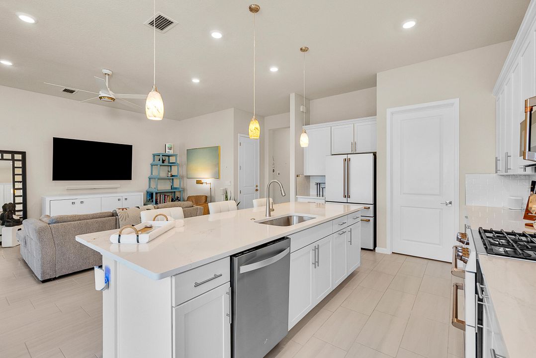 For Sale: $575,000 (3 beds, 2 baths, 2098 Square Feet)