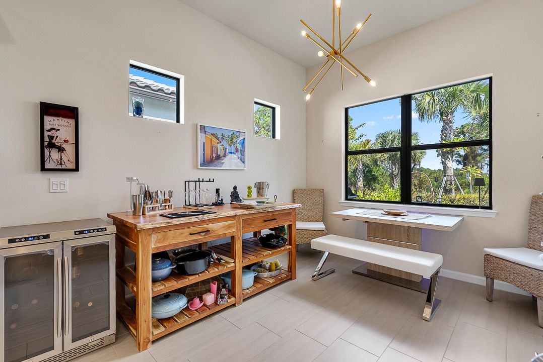 For Sale: $575,000 (3 beds, 2 baths, 2098 Square Feet)