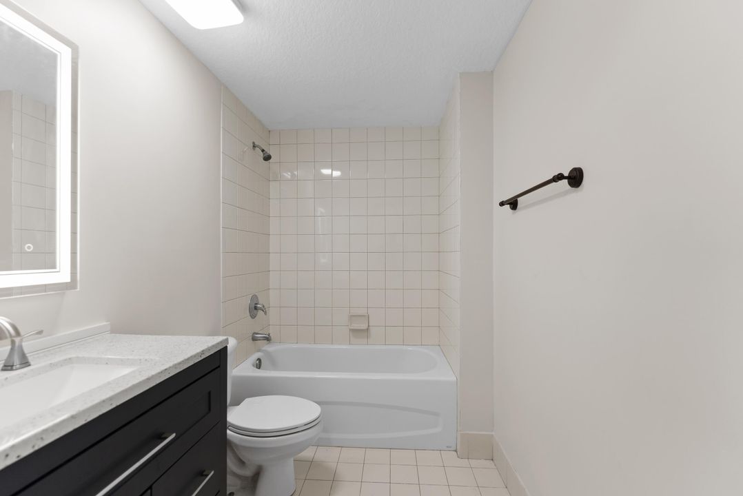 На продажу: $235,000 (3 спален, 2 ванн, 999 Квадратных фут)