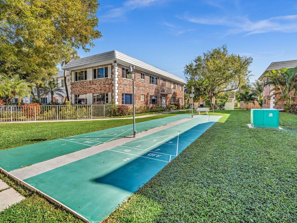 待售: $149,900 (2 贝兹, 2 浴室, 930 平方英尺)