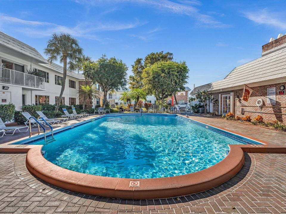 待售: $149,900 (2 贝兹, 2 浴室, 930 平方英尺)