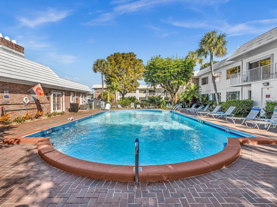 待售: $149,900 (2 贝兹, 2 浴室, 930 平方英尺)