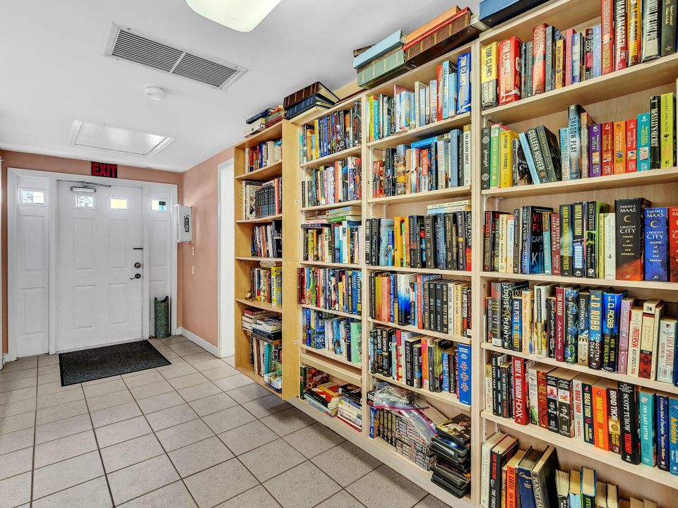 待售: $149,900 (2 贝兹, 2 浴室, 930 平方英尺)