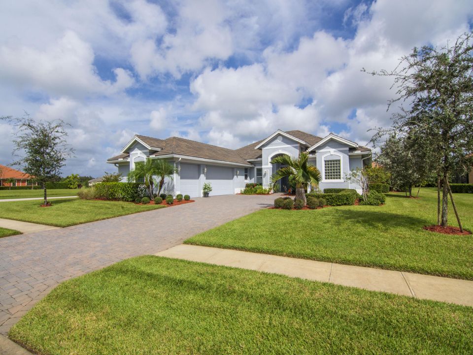 For Sale: $735,000 (3 beds, 2 baths, 2973 Square Feet)