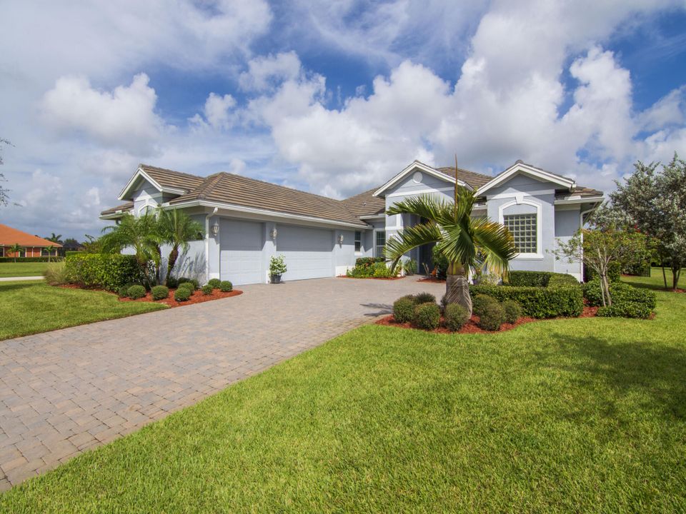 For Sale: $735,000 (3 beds, 2 baths, 2973 Square Feet)