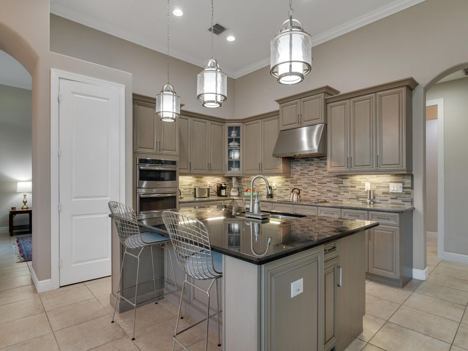 For Sale: $735,000 (3 beds, 2 baths, 2973 Square Feet)