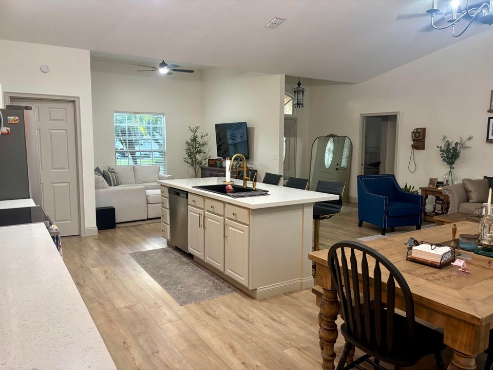 En Venta: $475,000 (3 camas, 2 baños, 1477 Pies cuadrados)