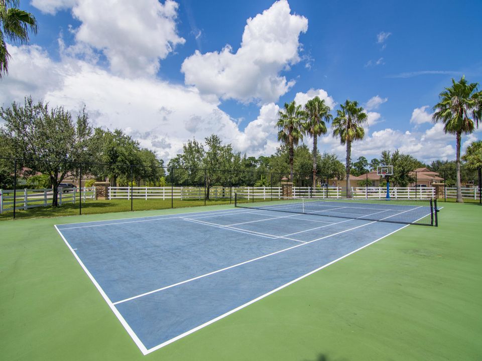 For Sale: $735,000 (3 beds, 2 baths, 2973 Square Feet)