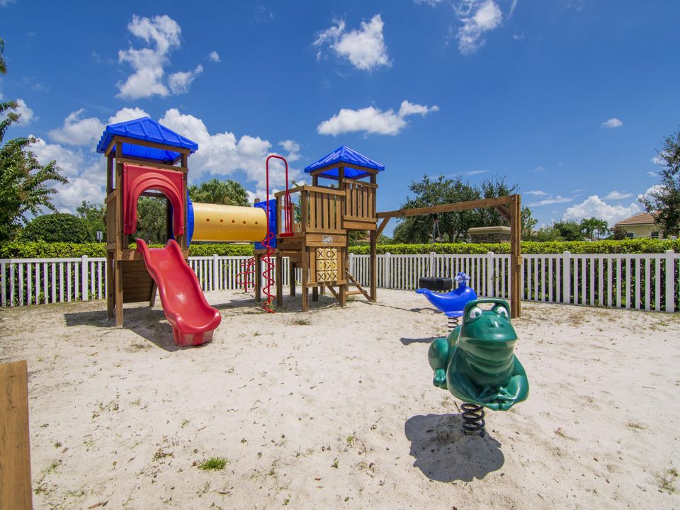 For Sale: $735,000 (3 beds, 2 baths, 2973 Square Feet)