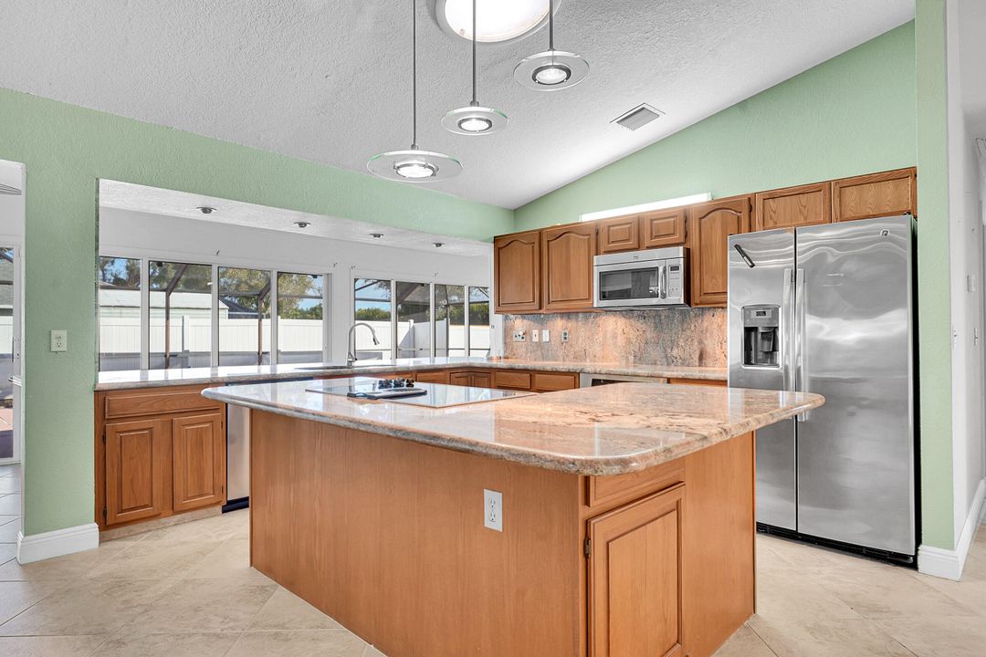 For Sale: $474,900 (3 beds, 2 baths, 2158 Square Feet)