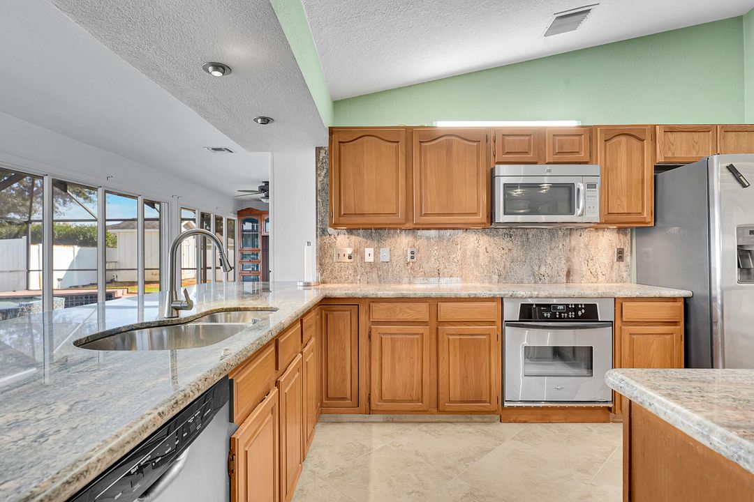 For Sale: $474,900 (3 beds, 2 baths, 2158 Square Feet)