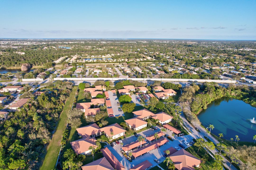 Под контрактом: $267,000 (2 спален, 2 ванн, 1107 Квадратных фут)