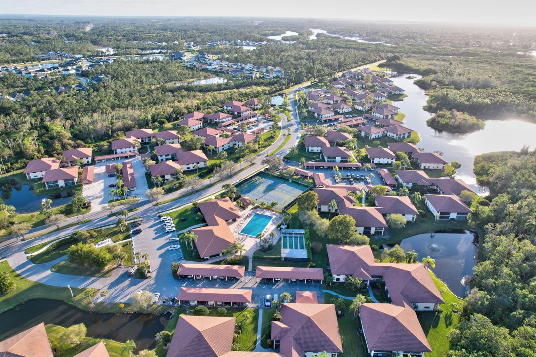 Под контрактом: $267,000 (2 спален, 2 ванн, 1107 Квадратных фут)