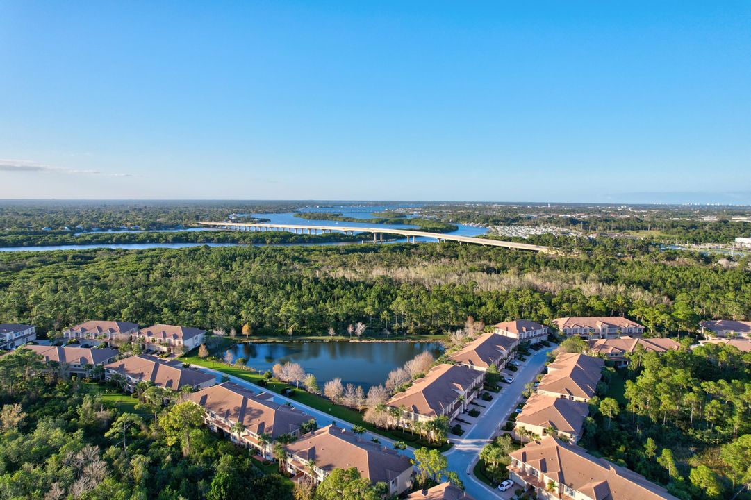 Под контрактом: $267,000 (2 спален, 2 ванн, 1107 Квадратных фут)