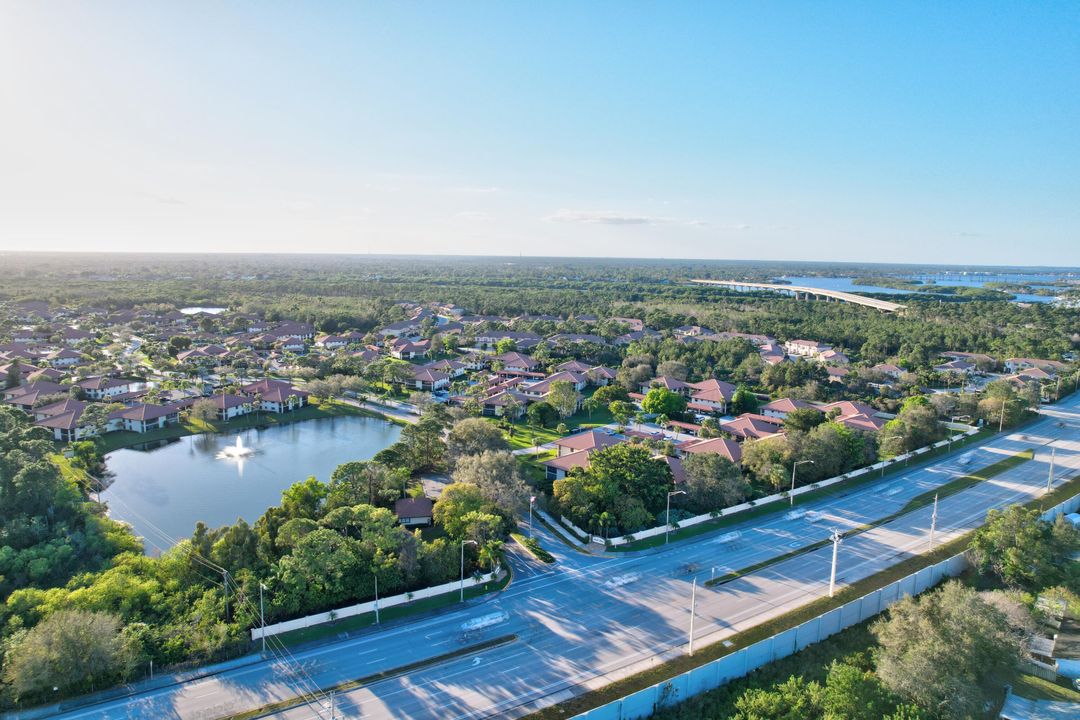 Под контрактом: $267,000 (2 спален, 2 ванн, 1107 Квадратных фут)