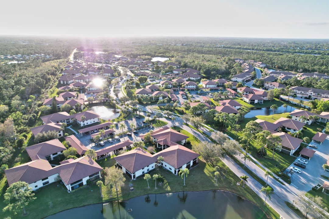 Под контрактом: $267,000 (2 спален, 2 ванн, 1107 Квадратных фут)