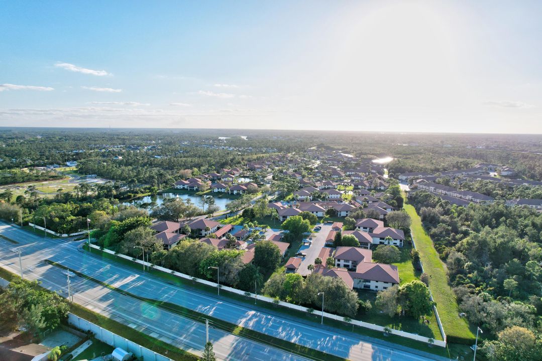 Под контрактом: $267,000 (2 спален, 2 ванн, 1107 Квадратных фут)