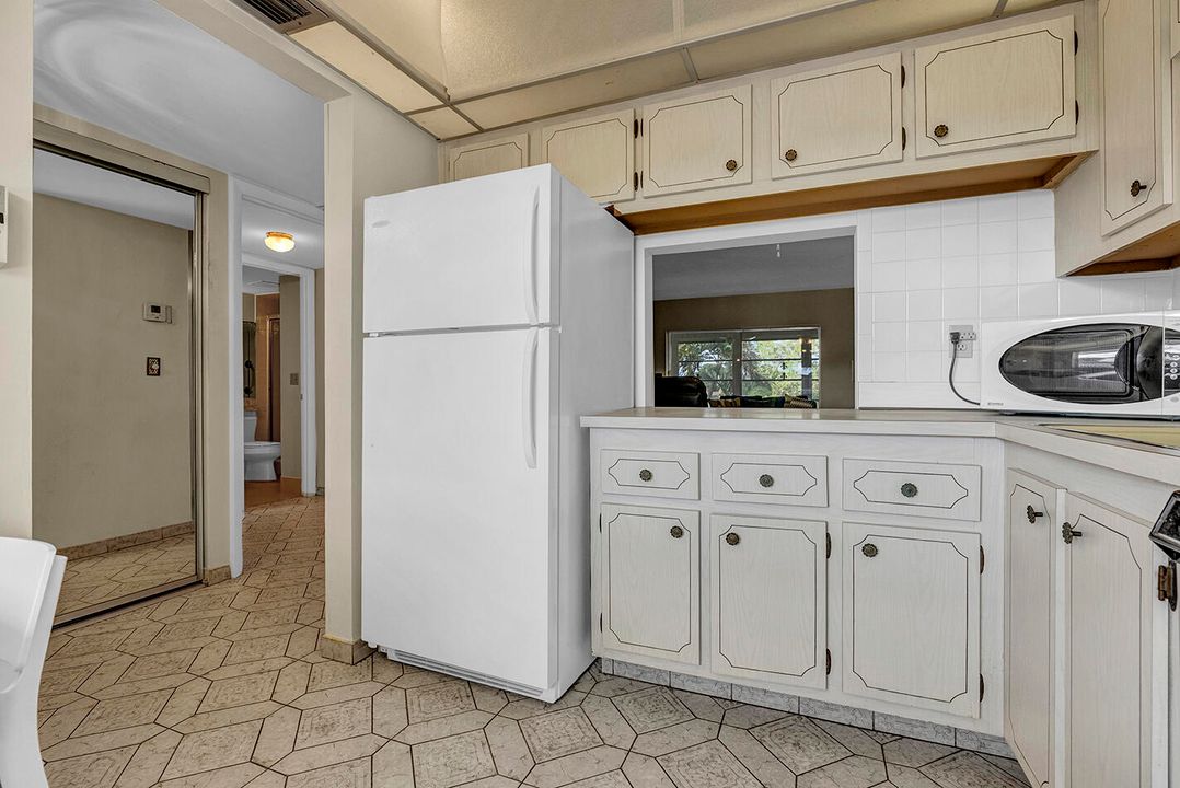 For Sale: $85,500 (2 beds, 2 baths, 990 Square Feet)