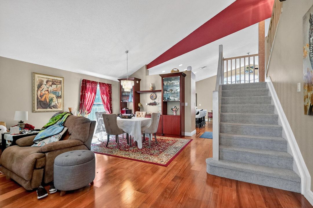 待售: $780,000 (4 贝兹, 2 浴室, 2339 平方英尺)